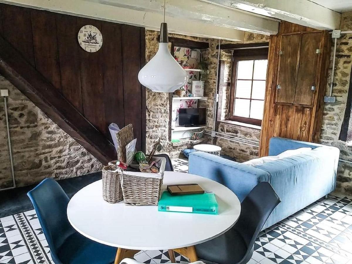 Pretty Gite With Private Pool Saint-Maurice-près-Pionsat المظهر الخارجي الصورة