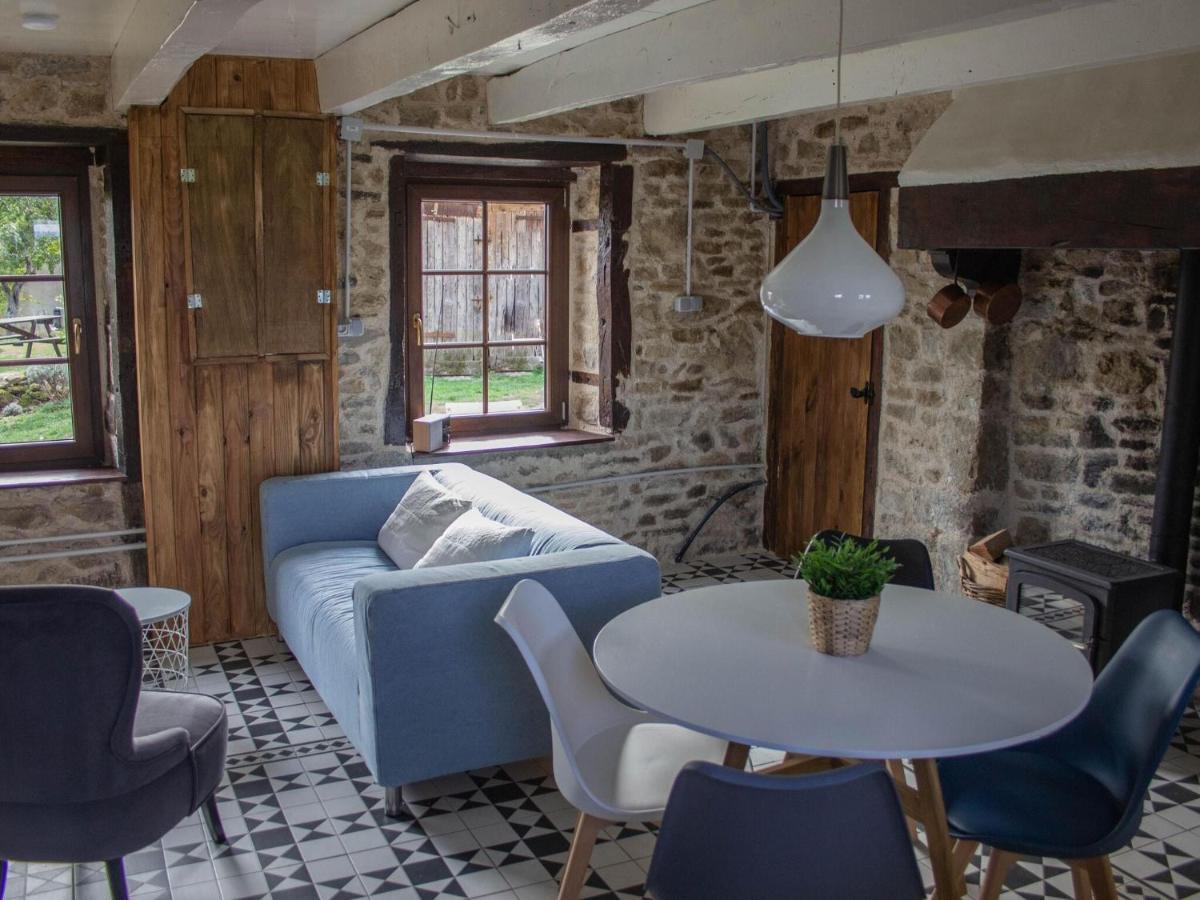 Pretty Gite With Private Pool Saint-Maurice-près-Pionsat المظهر الخارجي الصورة